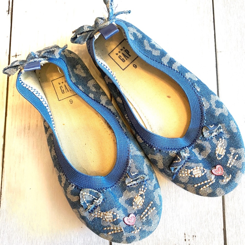 Gap kitty flats.